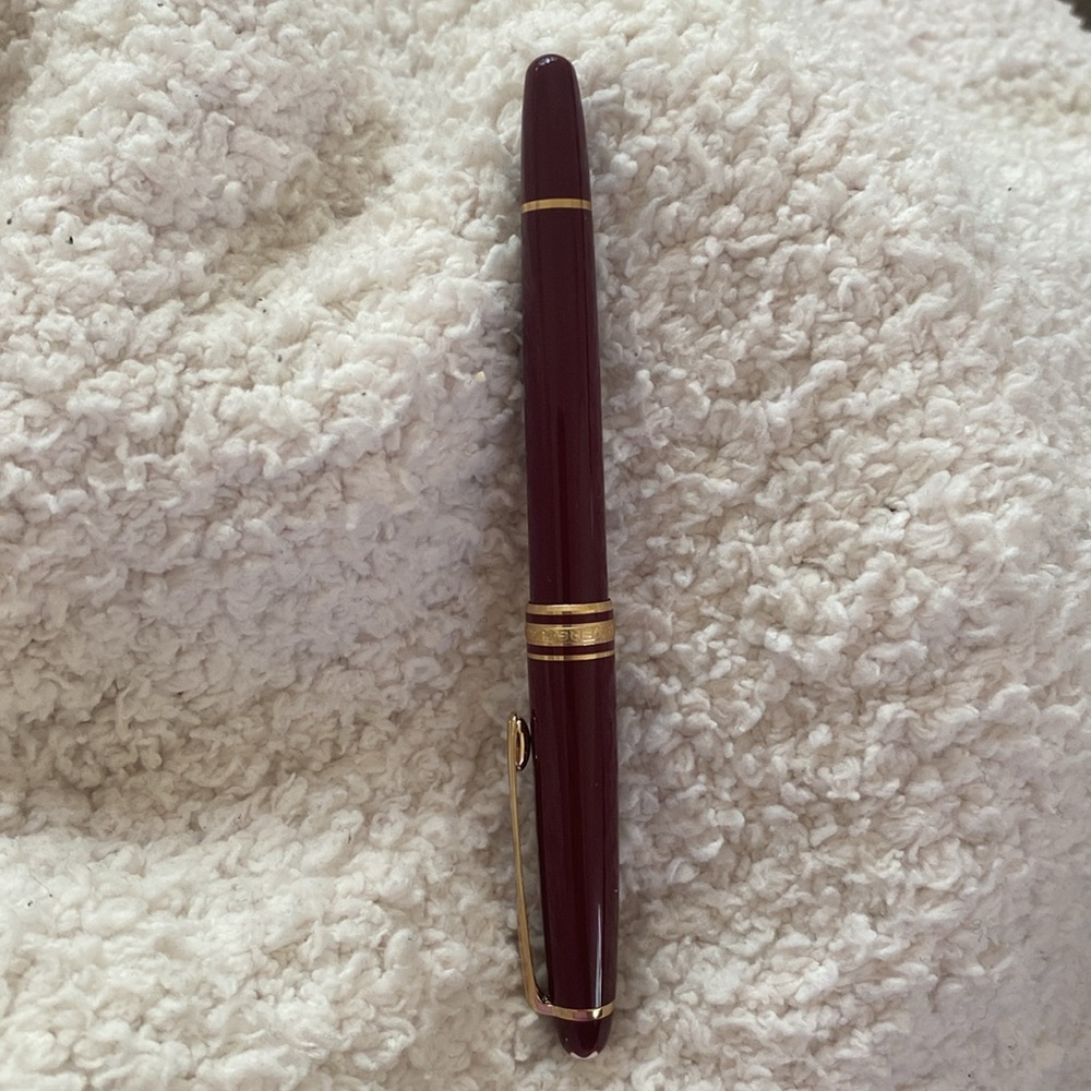 Mont Blanc Burgundy and Gold Pen - Picture 6 of 14